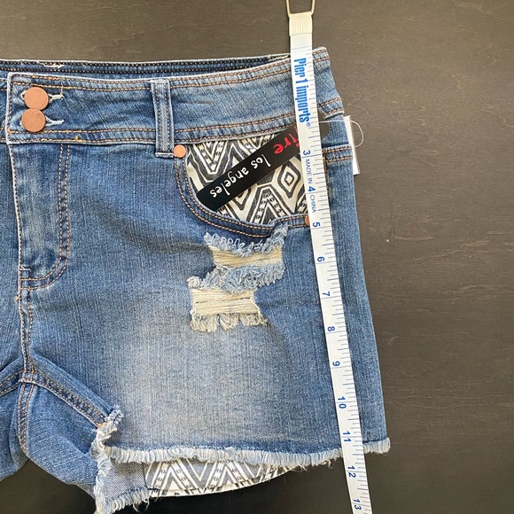 Fire Los Angeles Jean Shorts Juniors Sz 13 - Picture 5 of 8